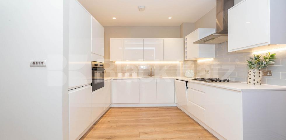 			3 Bedroom, 1 bath, 1 reception Apartment			 Dove Road, CANONBURY-ISLINGTON